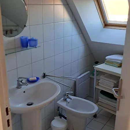 Proche De La à Luc Sur *